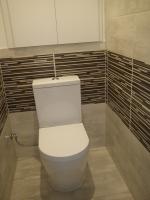 WC v panelovém domě v Ostravě-Hrabůvce, španělský obklad a dlažba Keros